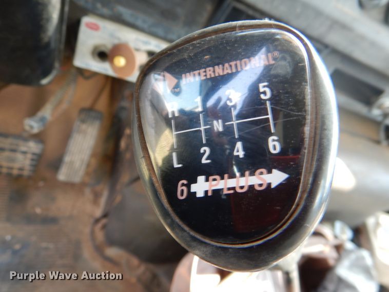 image for item DL0533 1996 International 4700  digger derrick truck