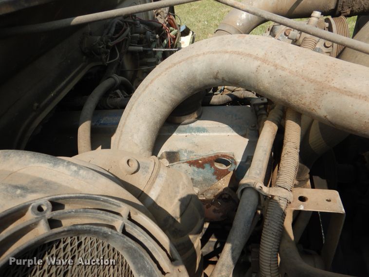 image for item DL0533 1996 International 4700  digger derrick truck