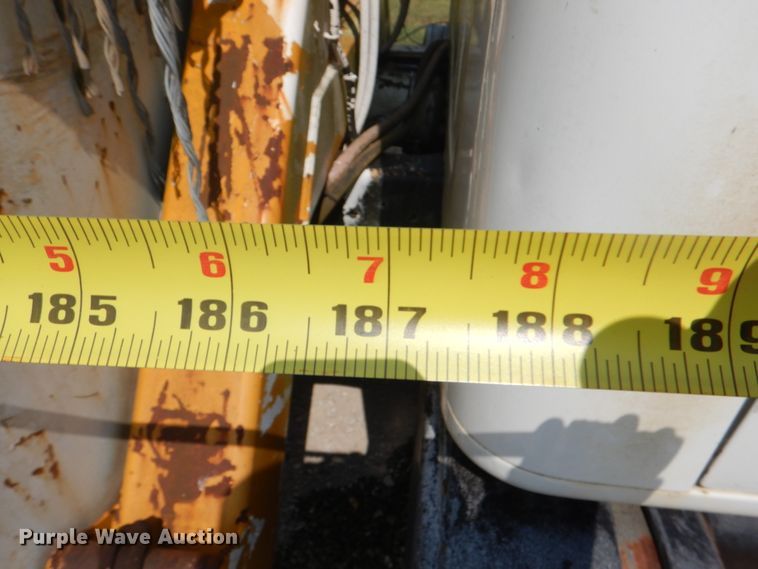 image for item DL0533 1996 International 4700  digger derrick truck