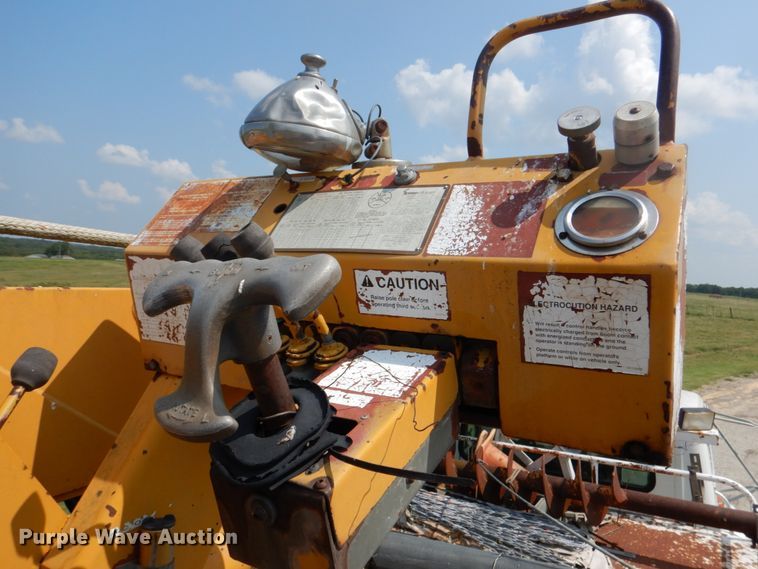 image for item DL0533 1996 International 4700  digger derrick truck