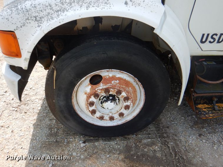 image for item DL0533 1996 International 4700  digger derrick truck