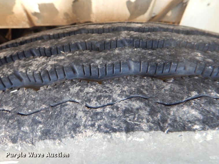 image for item DL0533 1996 International 4700  digger derrick truck