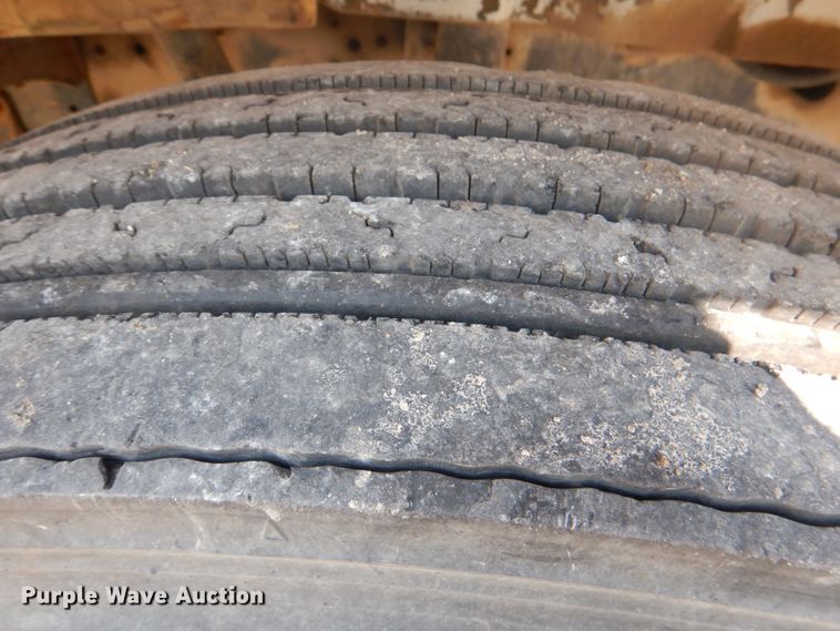 image for item DL0533 1996 International 4700  digger derrick truck