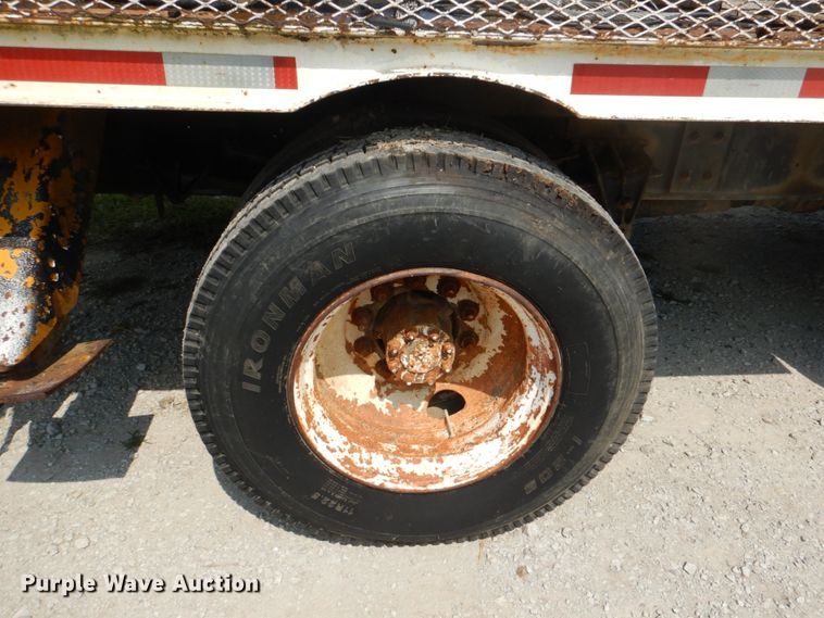 image for item DL0533 1996 International 4700  digger derrick truck