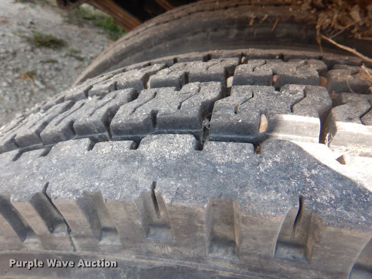 image for item DL0533 1996 International 4700  digger derrick truck