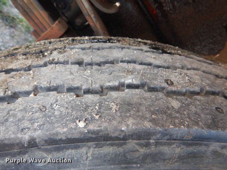 image for item DL0533 1996 International 4700  digger derrick truck