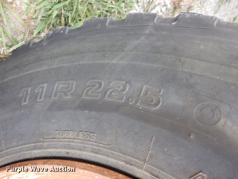 image for item DL0533 1996 International 4700  digger derrick truck