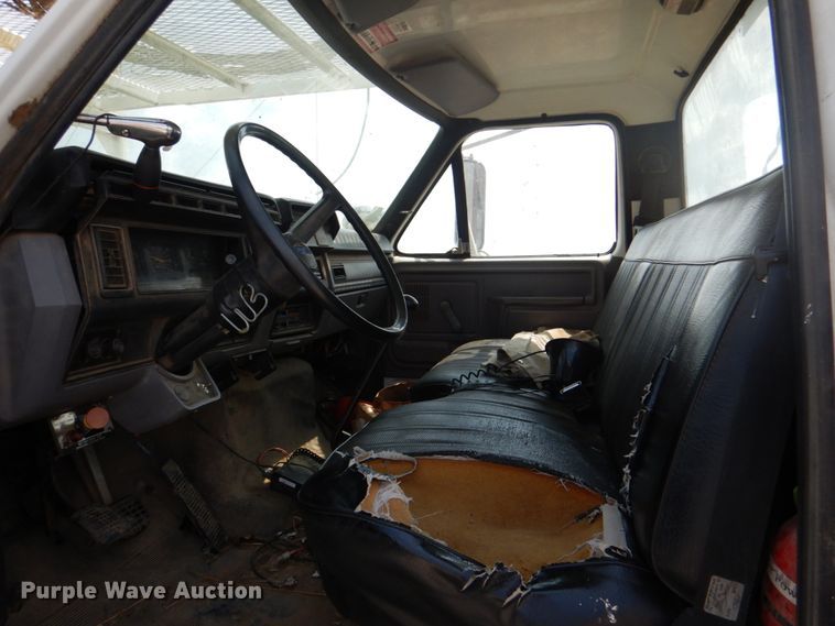 image for item DL0534 1996 Ford F800  bucket truck