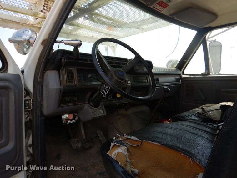 image for item DL0534 1996 Ford F800  bucket truck