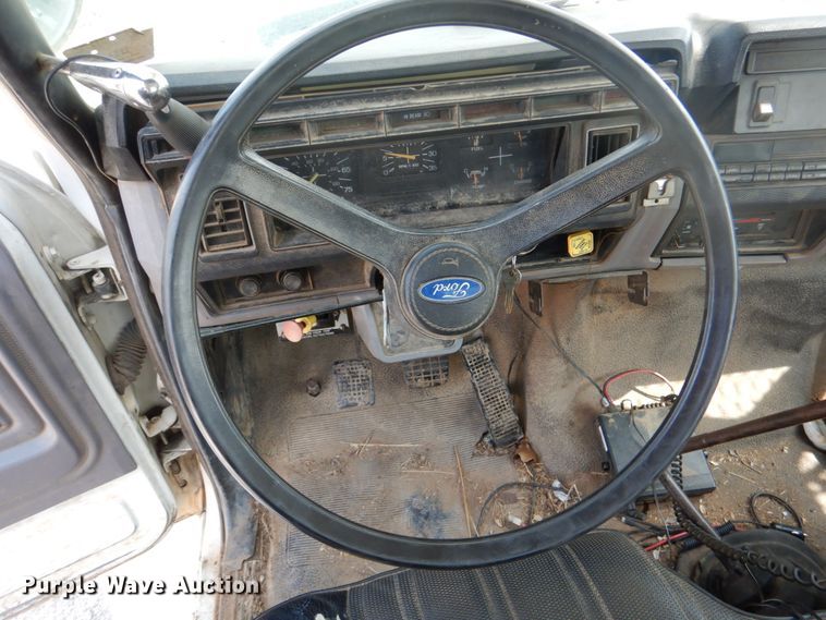 image for item DL0534 1996 Ford F800  bucket truck