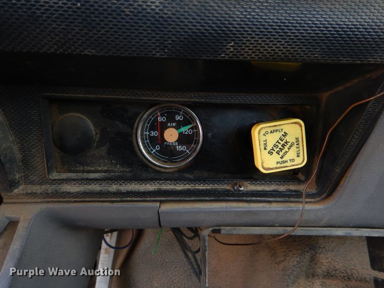 image for item DL0534 1996 Ford F800  bucket truck