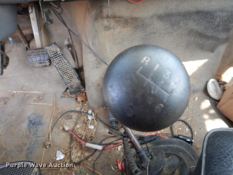 image for item DL0534 1996 Ford F800  bucket truck