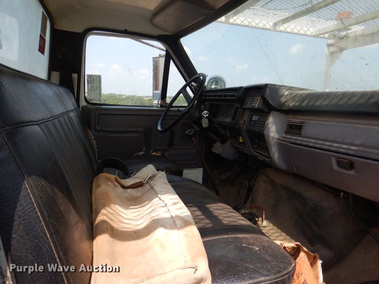 image for item DL0534 1996 Ford F800  bucket truck