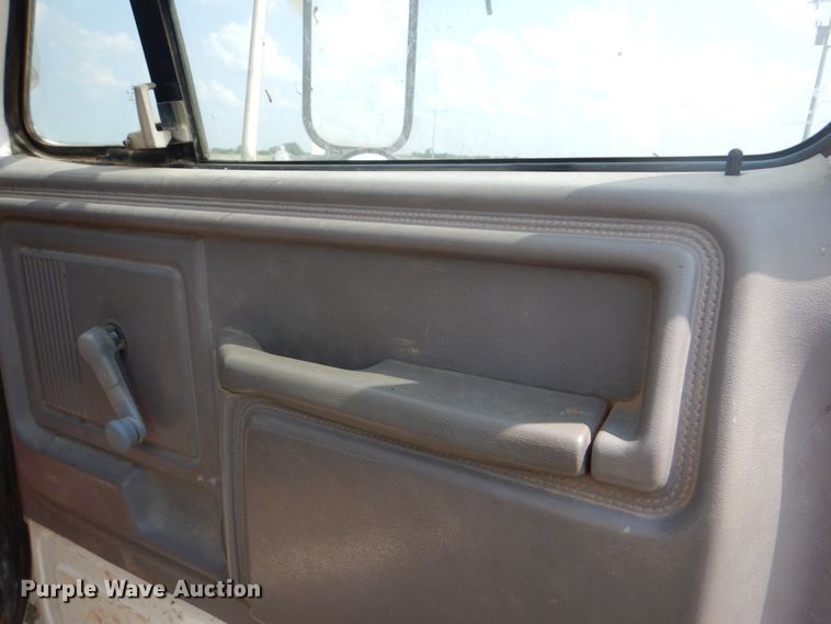 image for item DL0534 1996 Ford F800  bucket truck