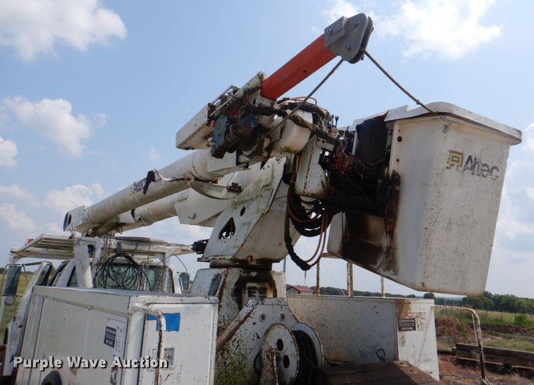 image for item DL0534 1996 Ford F800  bucket truck