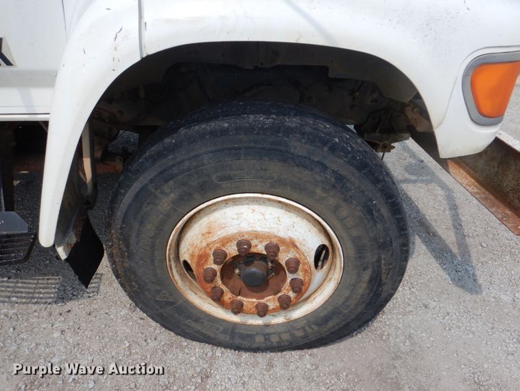 image for item DL0534 1996 Ford F800  bucket truck