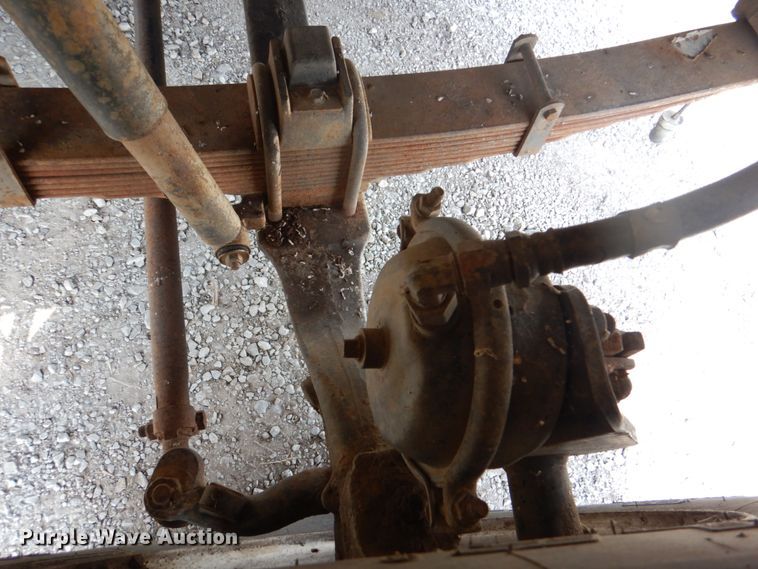 image for item DL0534 1996 Ford F800  bucket truck