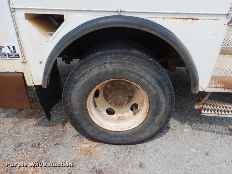 image for item DL0534 1996 Ford F800  bucket truck