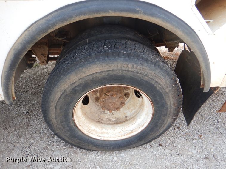 image for item DL0534 1996 Ford F800  bucket truck