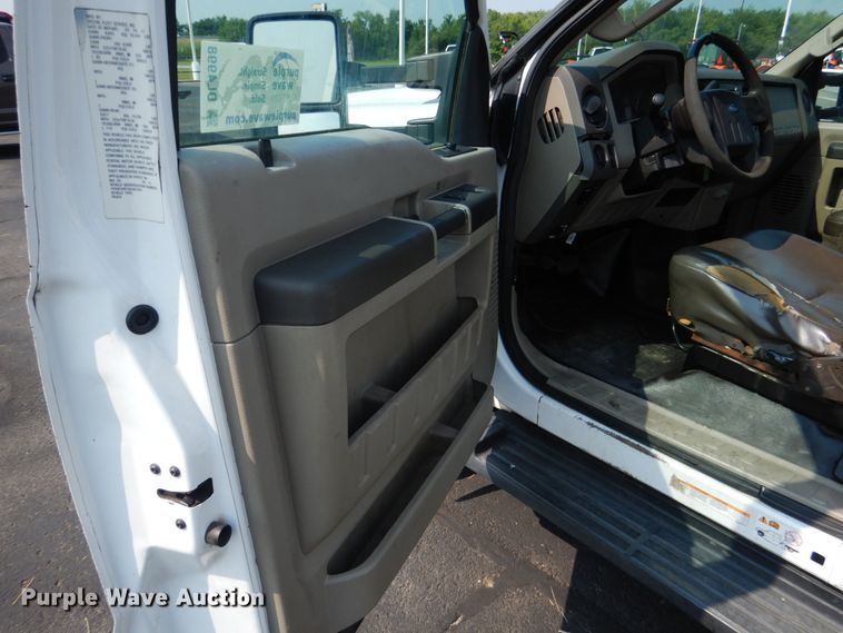 image for item DL4998 2010 Ford F550 Super Duty XL  utility / service truck