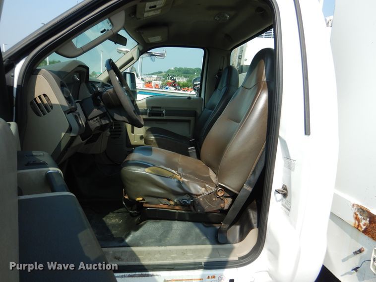 image for item DL4998 2010 Ford F550 Super Duty XL  utility / service truck