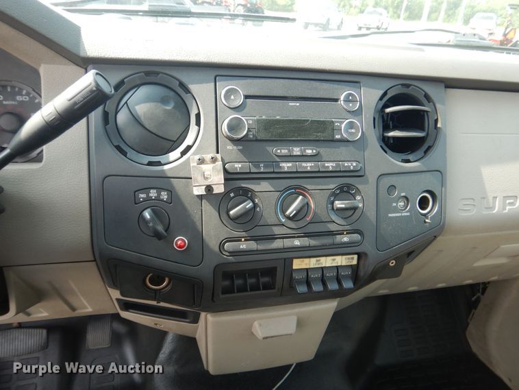 image for item DL4998 2010 Ford F550 Super Duty XL  utility / service truck