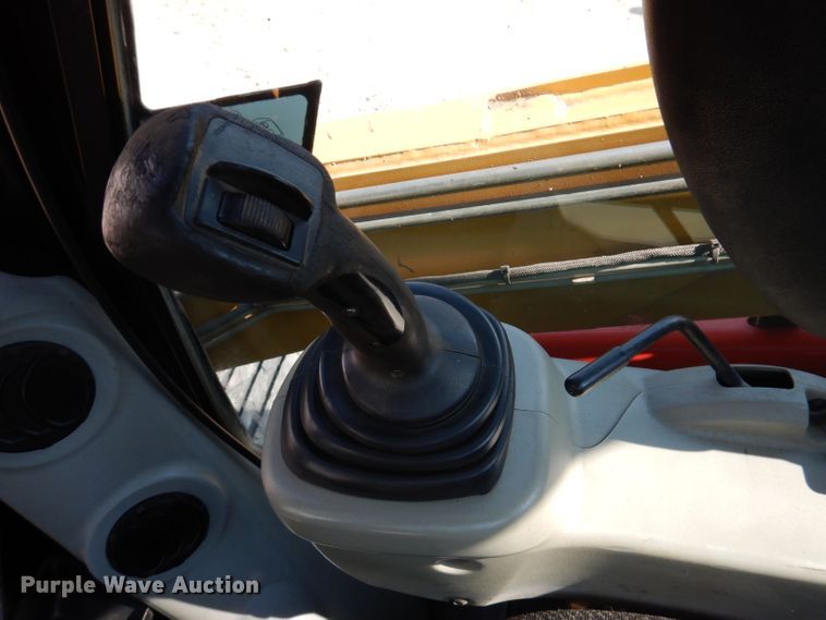 image for item DL5738 2010 Caterpillar 277C  tracked skid steer loader