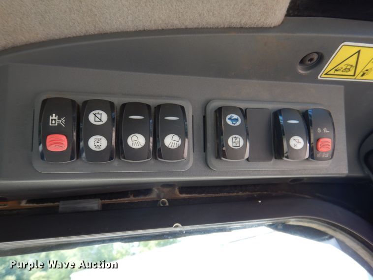 image for item DL5738 2010 Caterpillar 277C  tracked skid steer loader