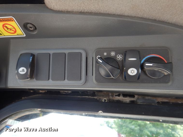 image for item DL5738 2010 Caterpillar 277C  tracked skid steer loader