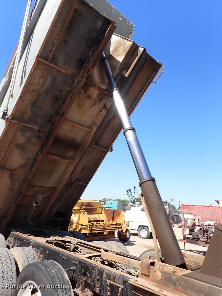 image for item DL7546 2005 Sterling LT7500  dump truck