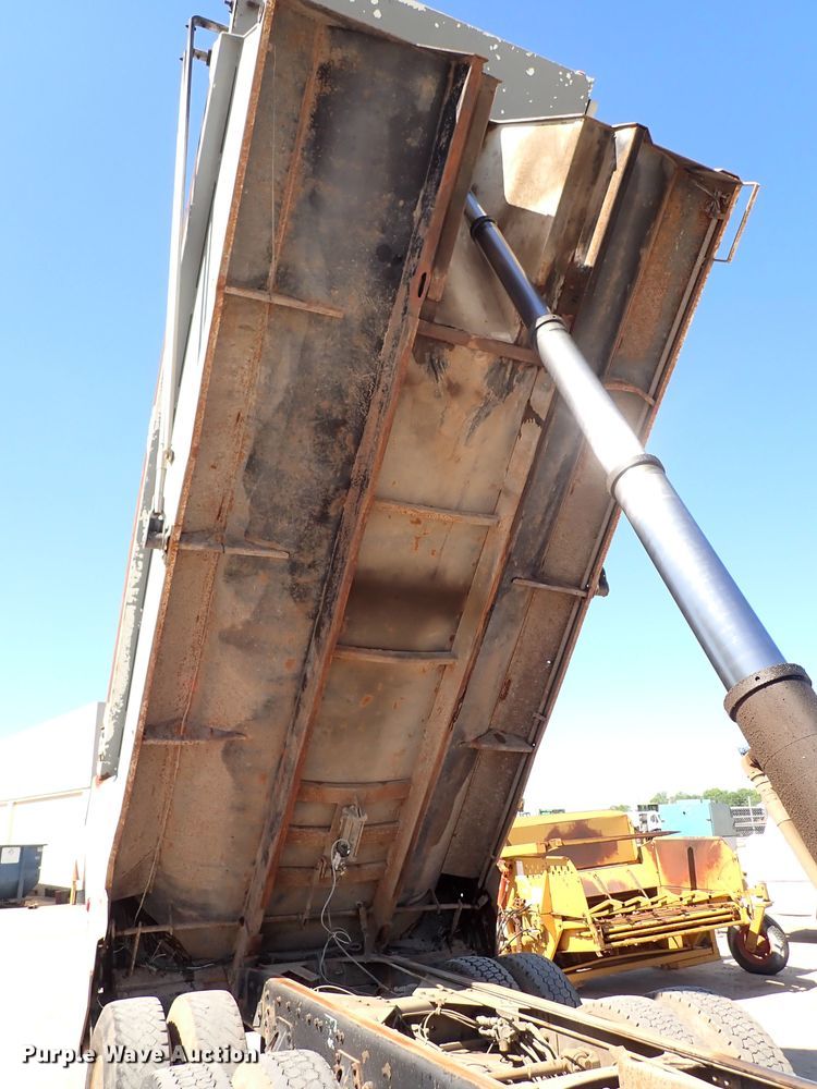 image for item DL7546 2005 Sterling LT7500  dump truck