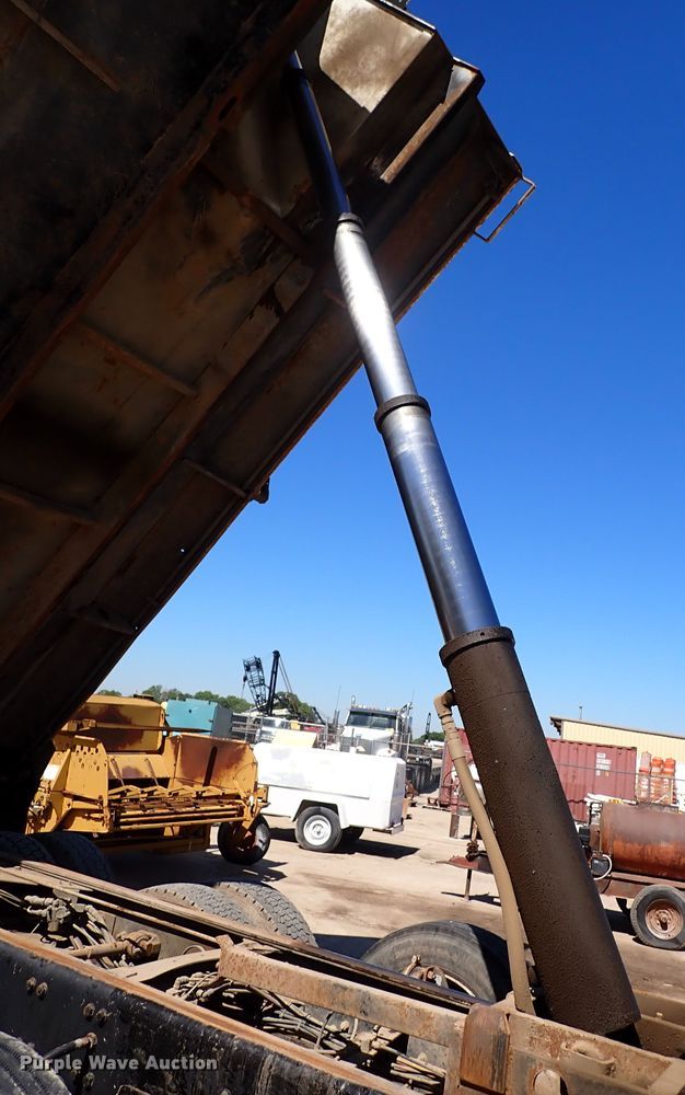 image for item DL7546 2005 Sterling LT7500  dump truck