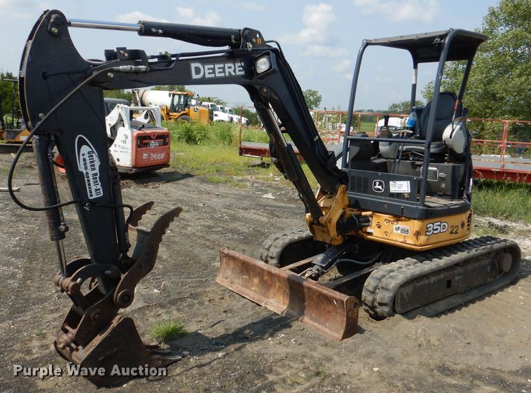 image for item DM0596 2012 John Deere 35D  mini excavator