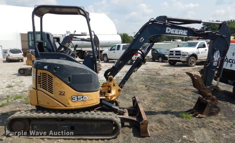 image for item DM0596 2012 John Deere 35D  mini excavator