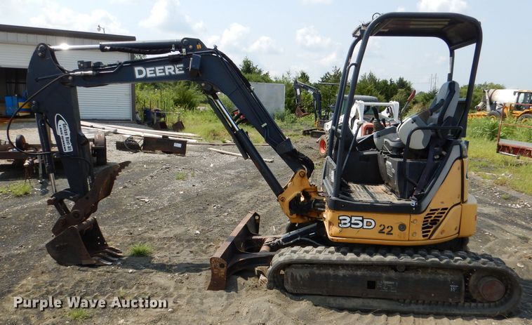 image for item DM0596 2012 John Deere 35D  mini excavator