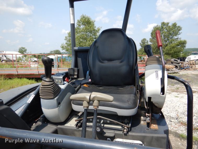 image for item DM0596 2012 John Deere 35D  mini excavator