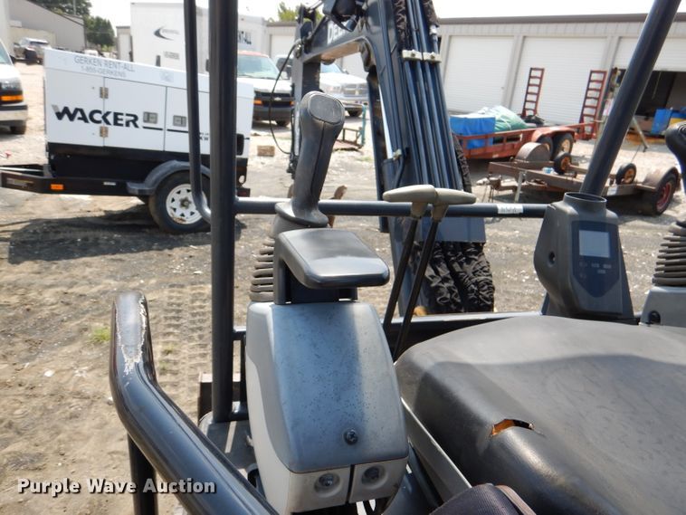 image for item DM0596 2012 John Deere 35D  mini excavator