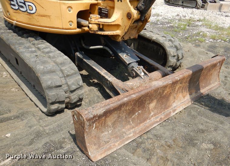 image for item DM0596 2012 John Deere 35D  mini excavator