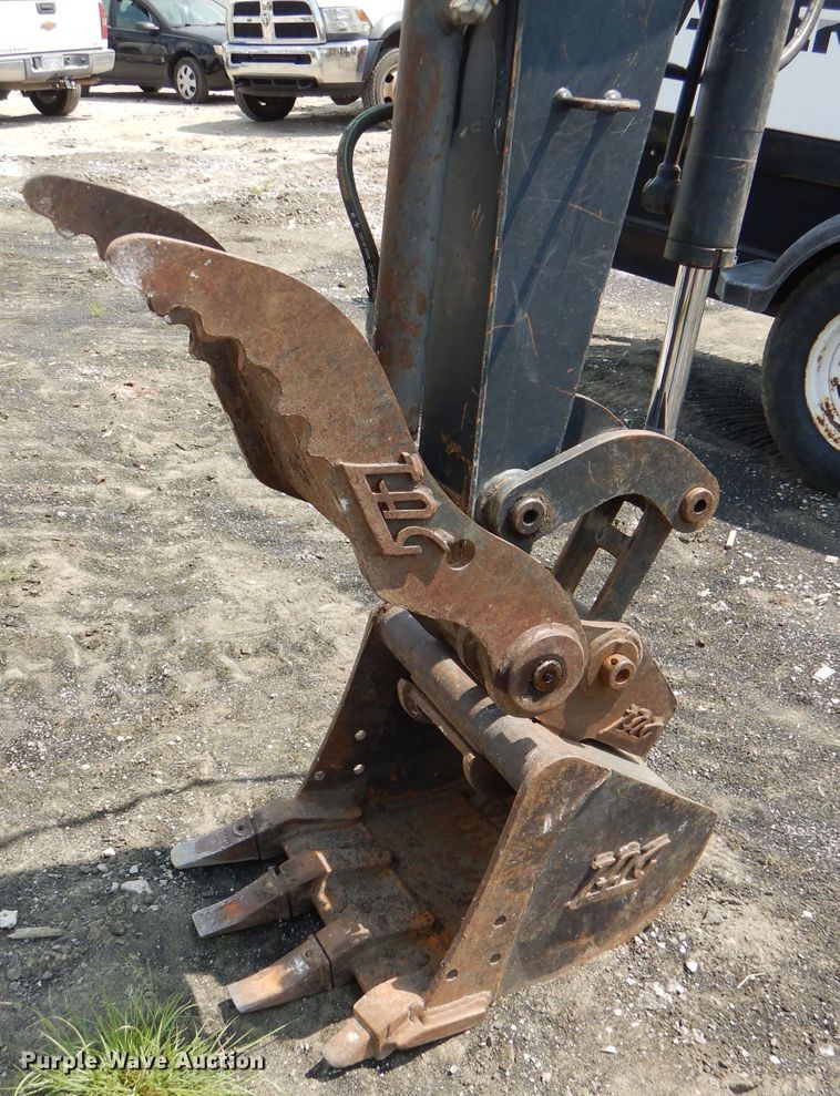 image for item DM0596 2012 John Deere 35D  mini excavator