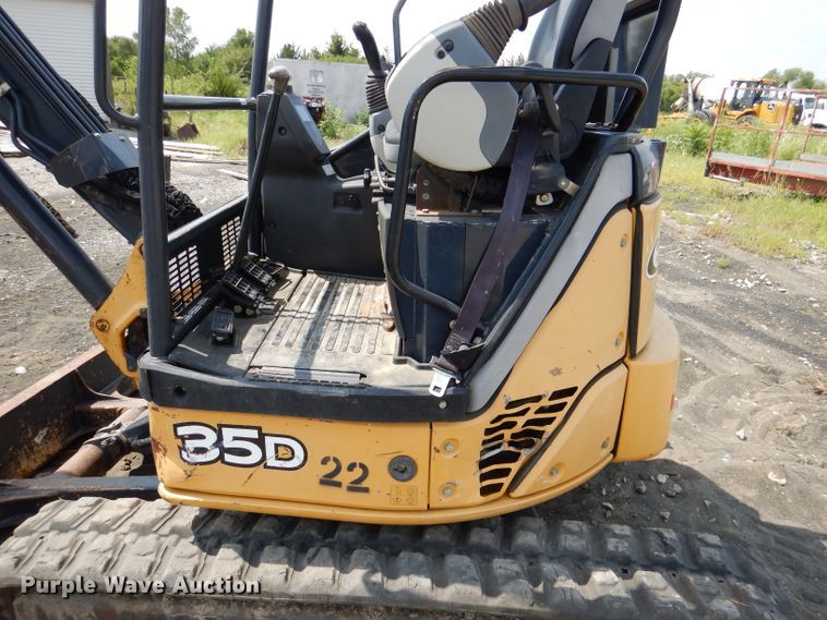 image for item DM0596 2012 John Deere 35D  mini excavator
