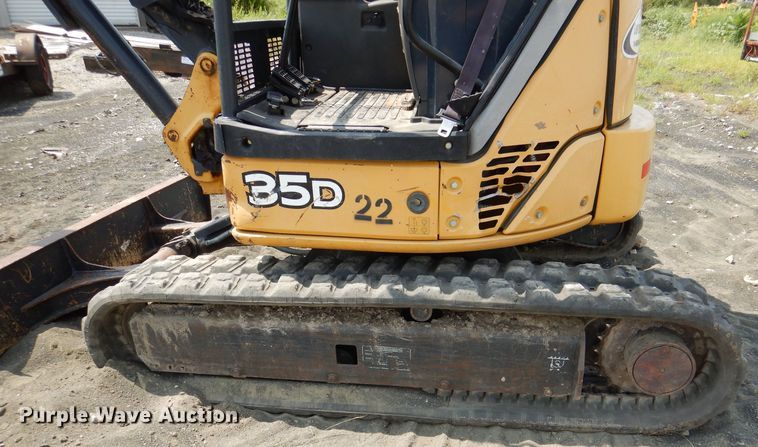 image for item DM0596 2012 John Deere 35D  mini excavator