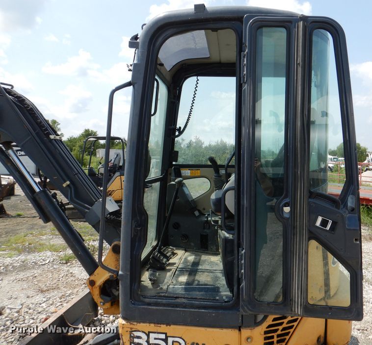 image for item DM0603 2012 John Deere 35D  mini excavator