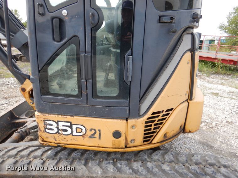 image for item DM0603 2012 John Deere 35D  mini excavator