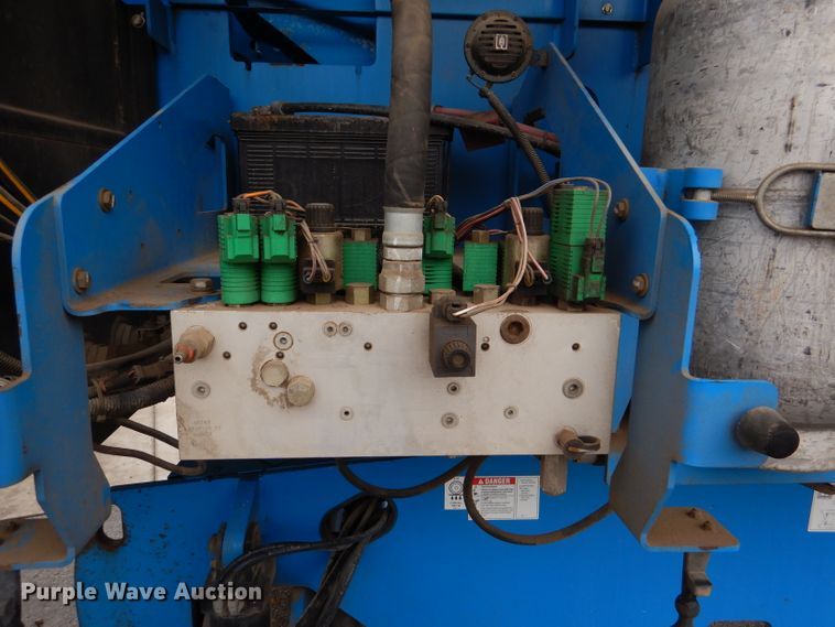 image for item DM1279 2008 Genie S65  boom lift