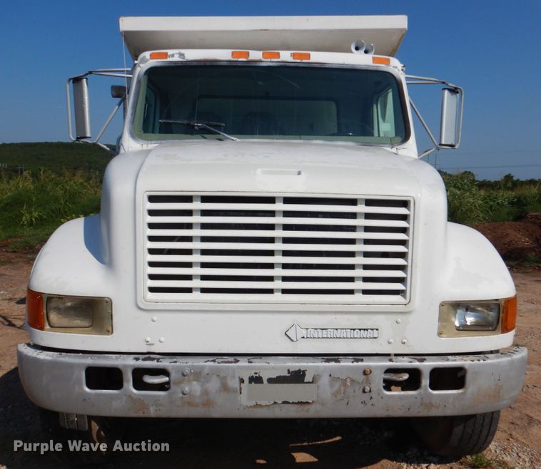 image for item DM3863 1998 International 4900  dump truck