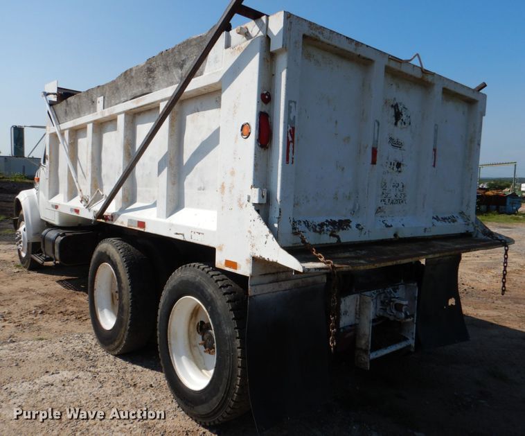 image for item DM3863 1998 International 4900  dump truck