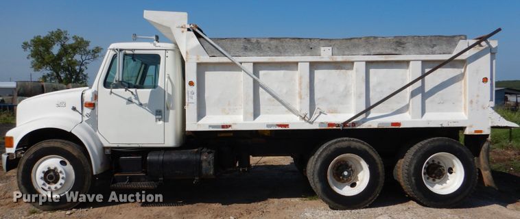 image for item DM3863 1998 International 4900  dump truck