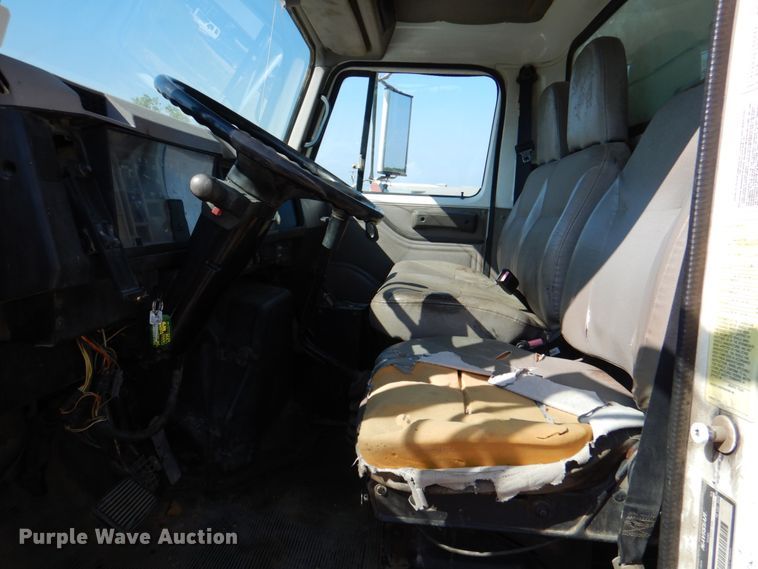 image for item DM3863 1998 International 4900  dump truck