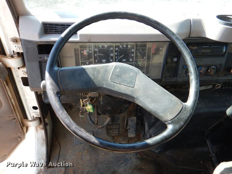 image for item DM3863 1998 International 4900  dump truck