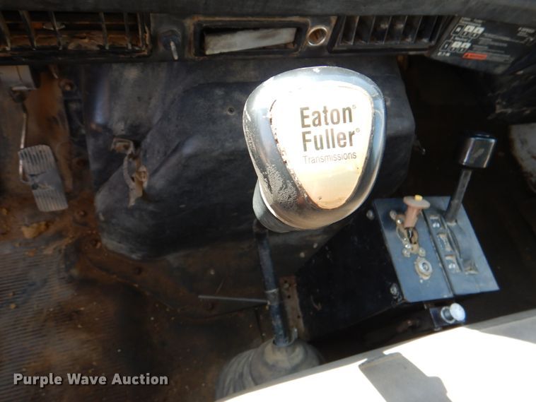 image for item DM3863 1998 International 4900  dump truck